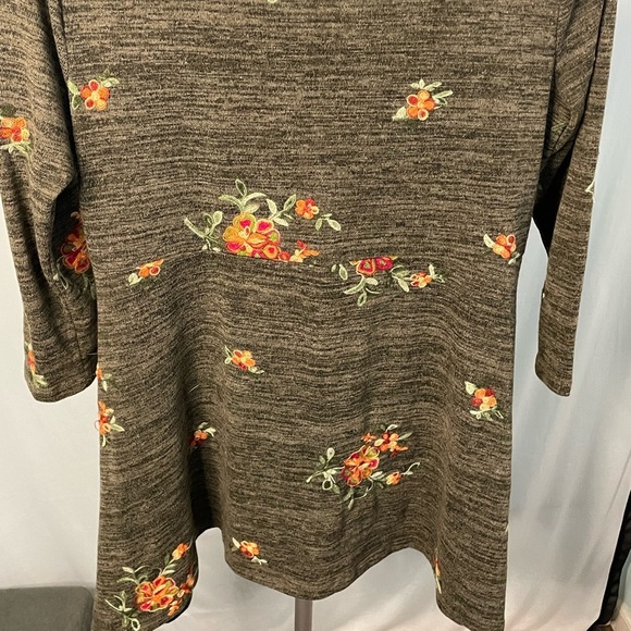 Fig and Flower Floral Embroidered Women's Top size large - Picture 7 of 10